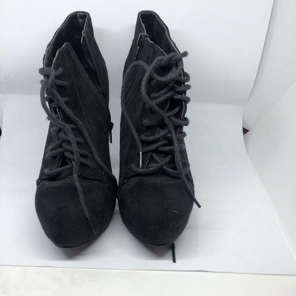 NWOT Heels - Picture 2 of 5